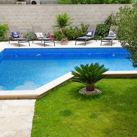 Sania Villa Bol