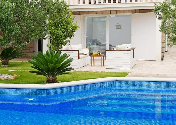 Vila Sania Bol