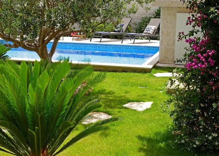 Sania Villa Bol